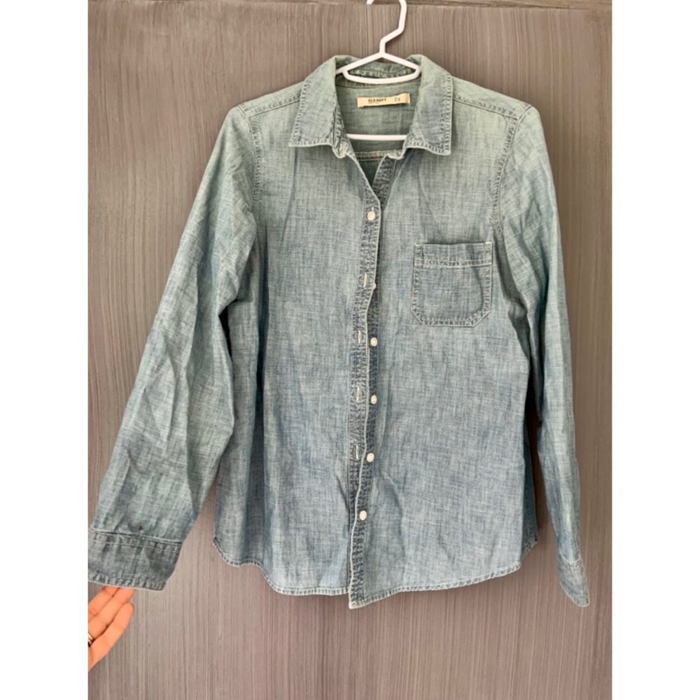 Old Navy chambray button down shirt women’s size S